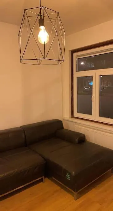 Lovely 1 Private Bedroom With Garden View Rotterdam Homestay