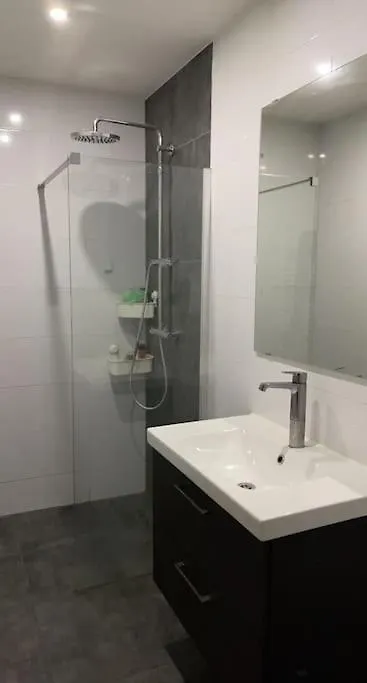 Lovely 1 Private Bedroom With Garden View Rotterdam Homestay